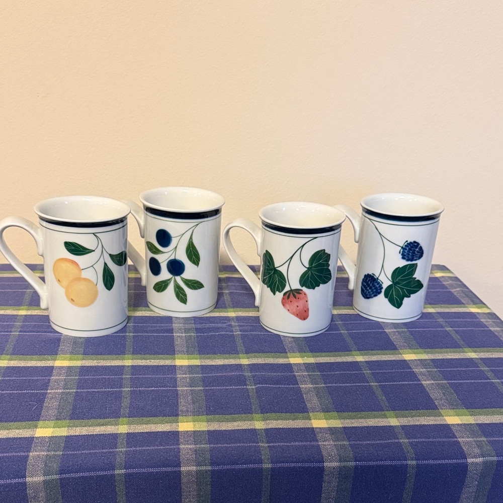 Dansk set of 4 berries fruit mugs